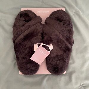 Serra Black Fuzzy Slippers